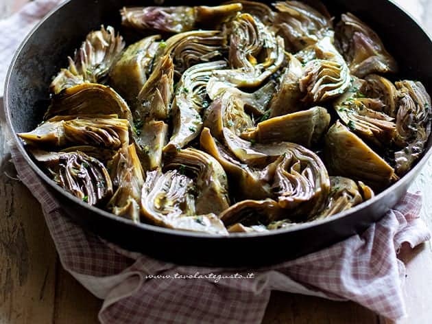 Carciofi in padella - Ricetta Carciofi in padella - Ricetta di Tavolartegusto