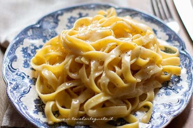 Fettuccine Alfredo - Ricetta di Tavolartegusto