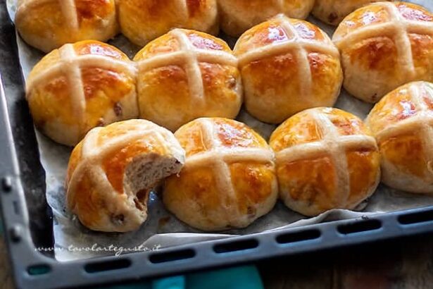 Hot cross buns ricetta