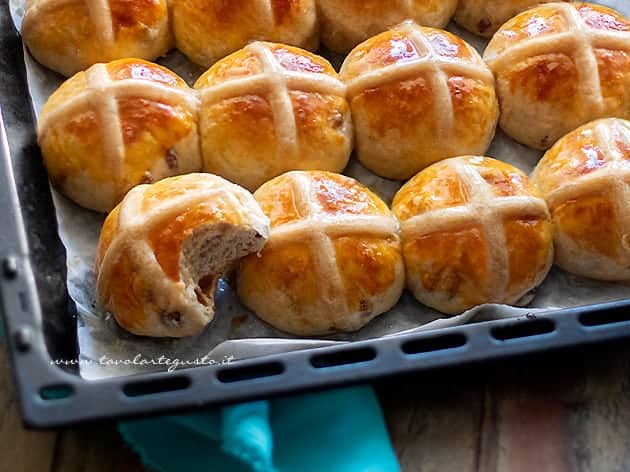 Hot cross buns ricetta