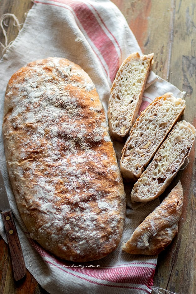 Pane alle noci- - Ricetta di Tavolartegusto