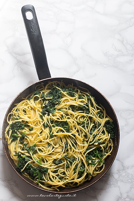 come fare la frittata di pasta e verdure - Ricetta di Tavolartegusto