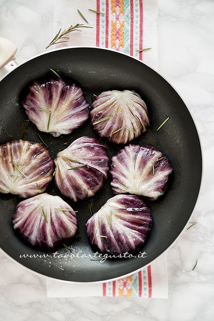 cuocere gli involtini di radicchio - Ricetta di Tavolartegusto