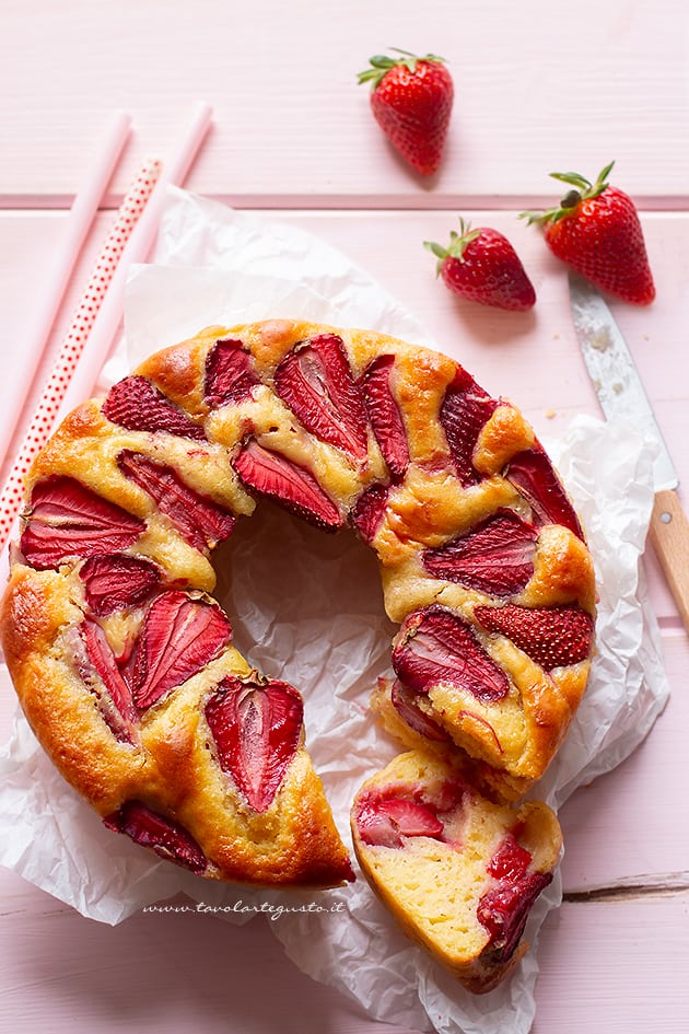 torta yogurt e fragole ricetta