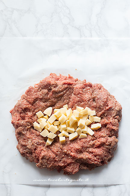 Come fare il polpettone - Ricetta Polpettone al sugo