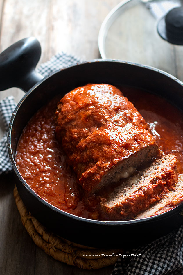 Polpettone al sugo - Ricetta Polpettone al sugo