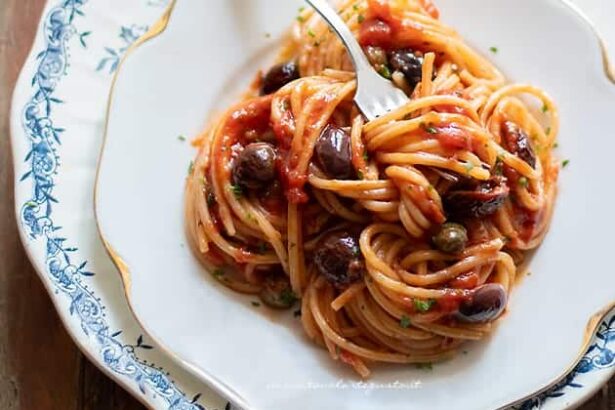 Spaghetti alla puttanesca - Ricetta di Tavolartegusto