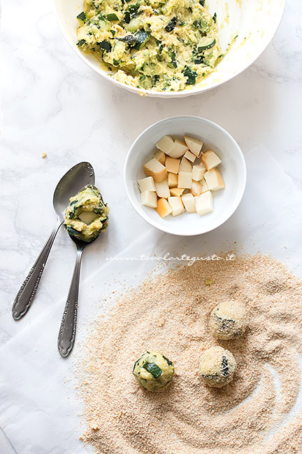 come fare le polpette di zucchine - Ricetta di Tavolartegusto