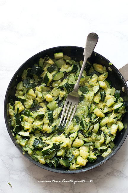 zucchine in padella per polpette di zucchine