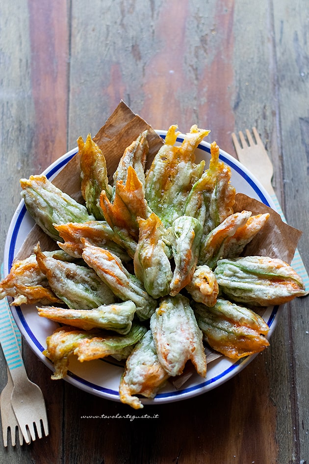 Fiori di zucca fritti -