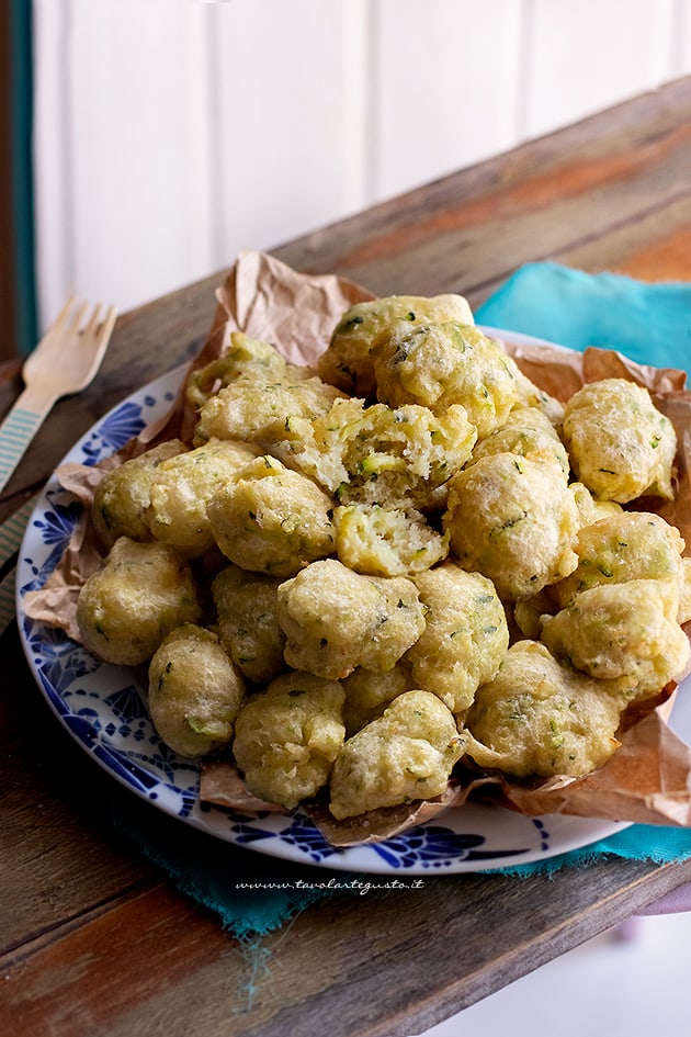 Frittelle di zucchine- - Ricetta di Tavolartegusto