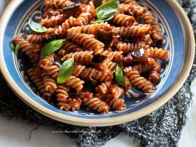 Pasta integrale con melanzane