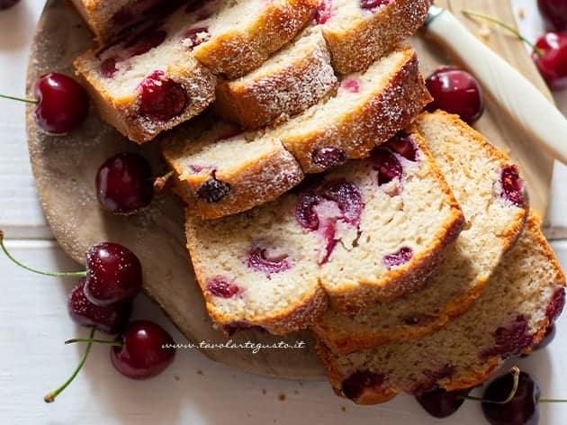 Plumcake alle ciliegie - Ricetta di Tavolartegusto