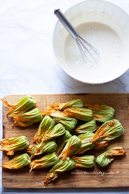 come fare i fiori di zucca fritti