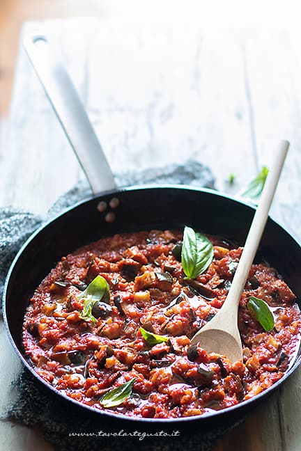 come fare la pasta integrale con melanzane - Ricetta di Tavolartegusto