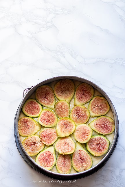 Come fare la torta di fichi - Ricetta di Tavolartegusto