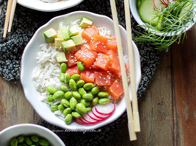 Poke bowl ricetta - Ricetta di Tavolartegusto