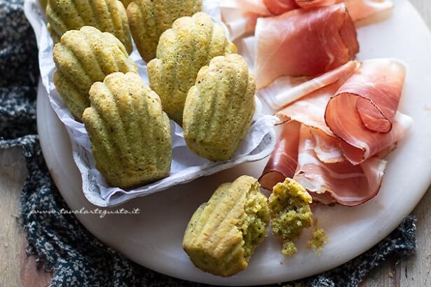 Madeleine salate - Ricetta di Tavolartegusto