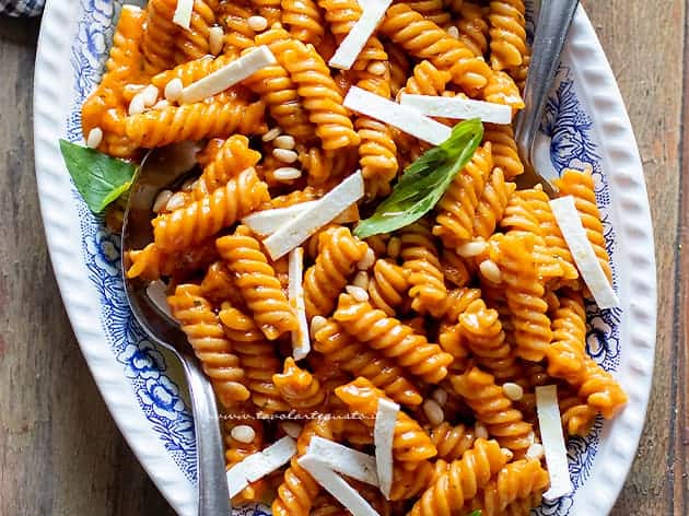 Pasta integrale con crema di peperoni - Ricetta di Tavolartegusto