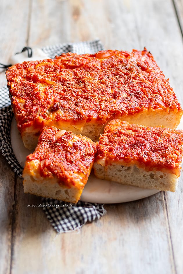 Sfincione palermitano : Ricetta originale passo passo (alto e soffice)