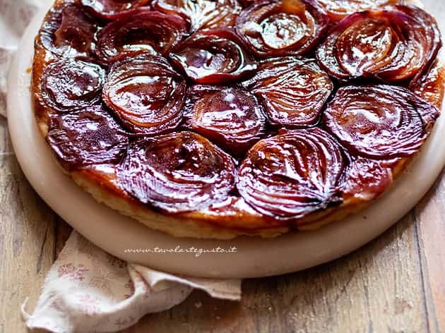 Torta salata con cipolle - Ricetta di Tavolartegusto