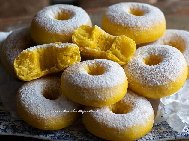 Ciambelle alla zucca - Ricetta di Tavolartegusto