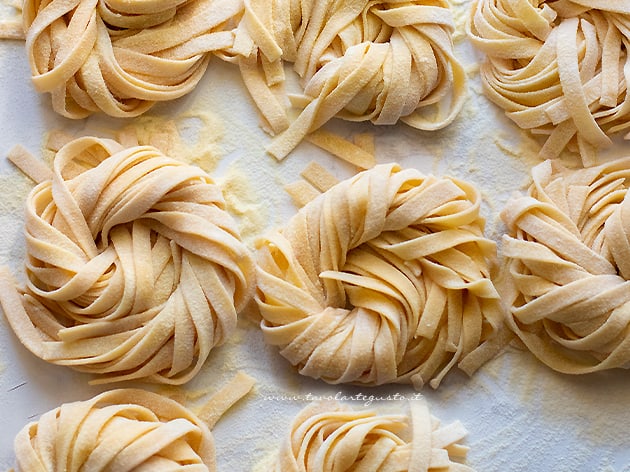 Tagliatelle fatte in casa - Ricetta di Tavolartegusto