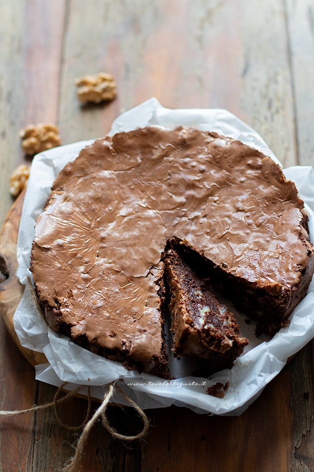 Torta noci e cioccolato - Ricetta di Tavolartegusto