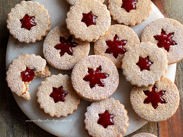 Biscotti Linzer cookies