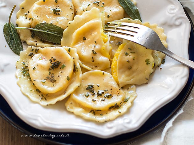 Tortelli di patate - Ravioli di patate - Ricetta di Tavolartegusto