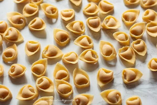 Tortellini fatti in casa - Ricetta di Tavolartegusto