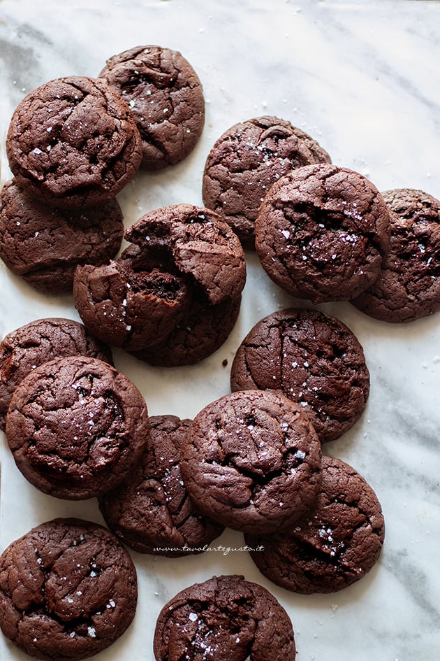 Biscotti senza uova al cioccolato