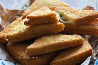 Mozzarella in carrozza - Ricetta di Tavolartegusto