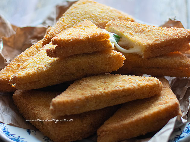 Mozzarella in carrozza: Ricetta originale, velocissima e super golosa!