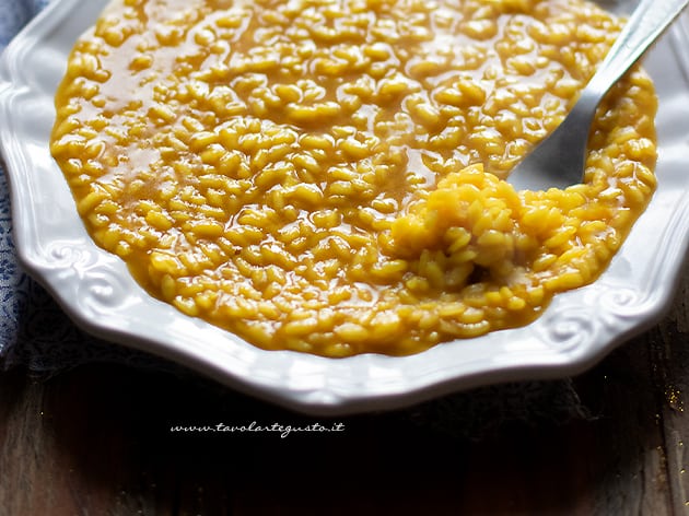 risotto alla milanese - Ricetta di Tavolartegusto