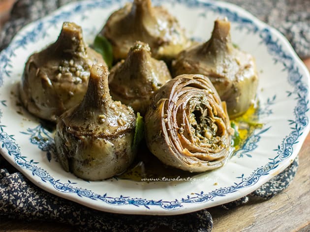 Carciofi alla romana - Ricetta di Tavolartegusto