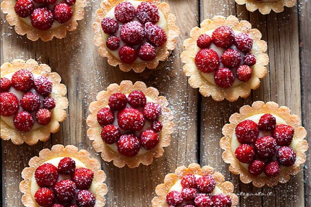 Crostatine alle fragole - Ricetta di Tavolartegusto