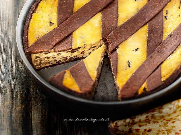 Pastiera al cioccolato: la variante golosissima (senza canditi!)