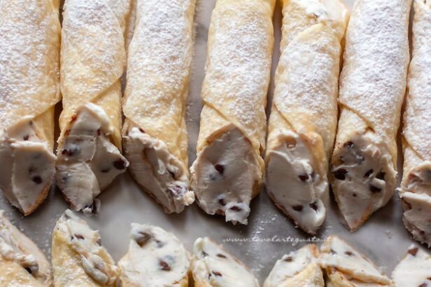 Cannoli di pasta sfoglia ricetta - Ricetta di Tavolartegusto