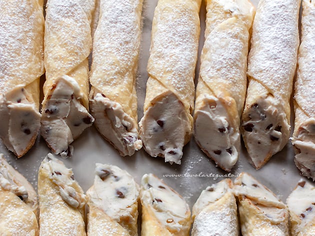 Cannoli di pasta sfoglia ricetta