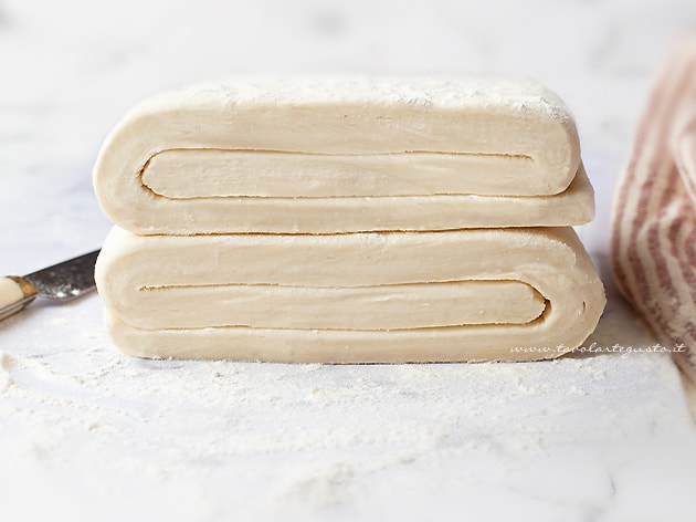 Pasta sfoglia fatta in casa: Ricetta semplice con foto passo passo