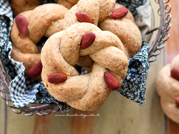 Taralli sugna e pepe, la Ricetta Napoletana