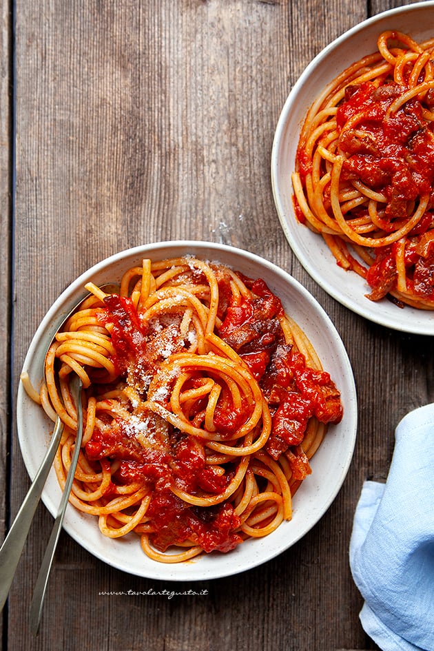 bucatini all amatriciana - Ricetta di Tavolartegusto