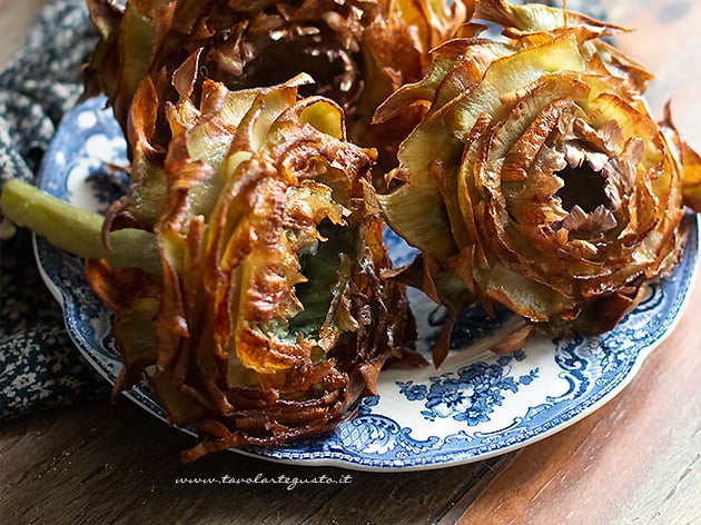 carciofi alla giudia - Ricetta di Tavolartegusto