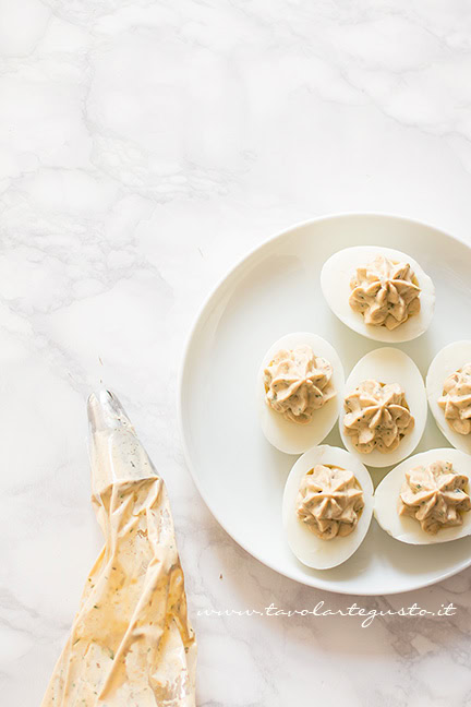 come farcire le uova ripiene - Ricetta di Tavolartegusto