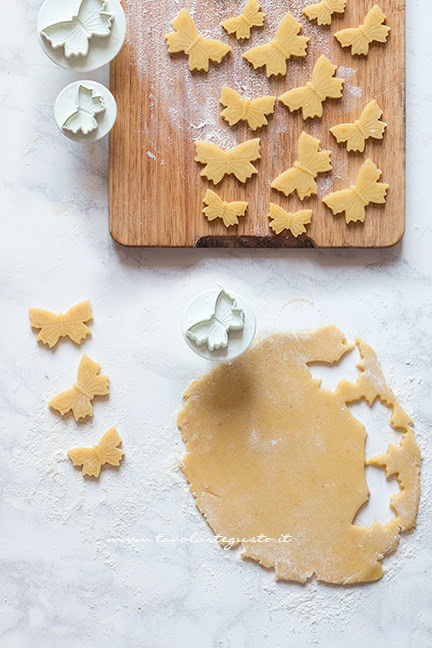 decorazioni a farfalla per crostata pasquale