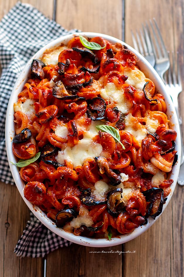 Pasta alla norma al forno (con mozzarella): Variante golosissima e facile!