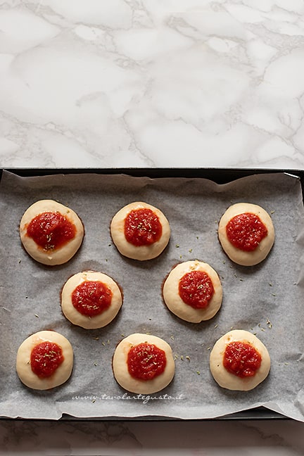 pizzette per rosticceria palermitana - Ricetta di Tavolartegusto