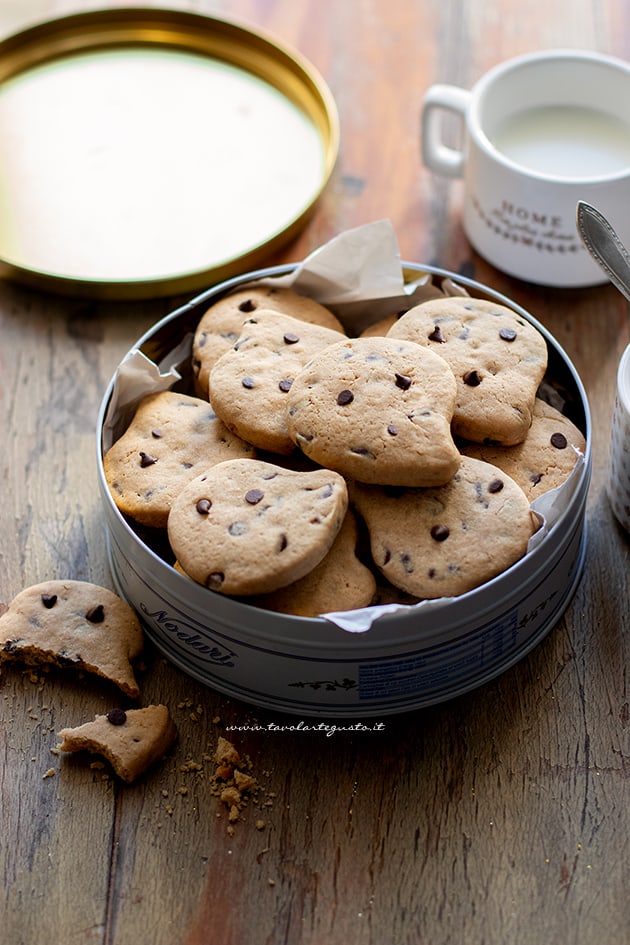 Biscotti con gocce di cioccolato