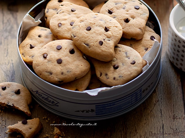 Biscotti con gocce di cioccolato